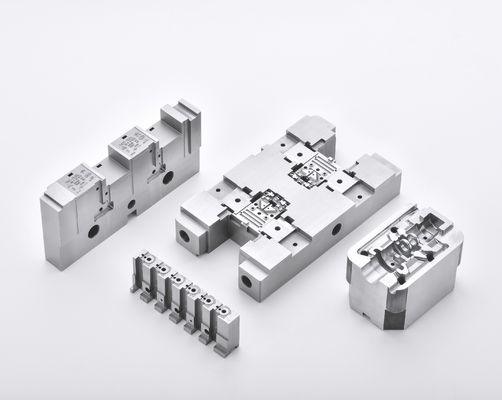 نوى قوالب صب بالقالب غير قياسية عالية الدقة